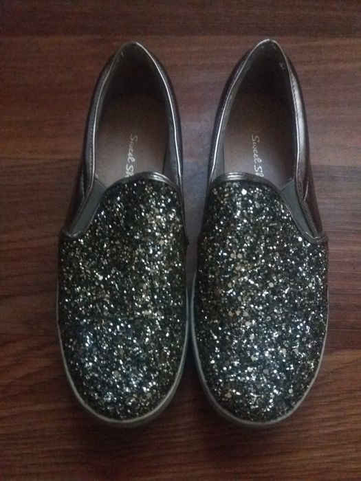 Продам серебристые слипонны