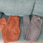Calças castanho e jeans