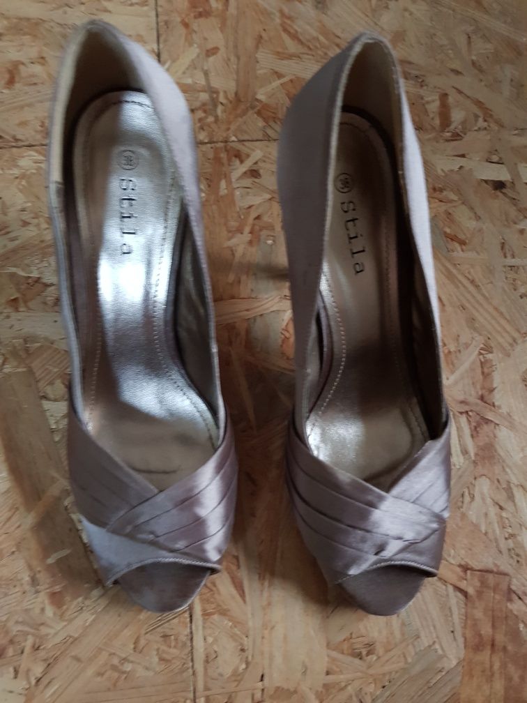 Buty szpilki zlote perlowe piekne jak nowe roz 38 firmy stile polecam