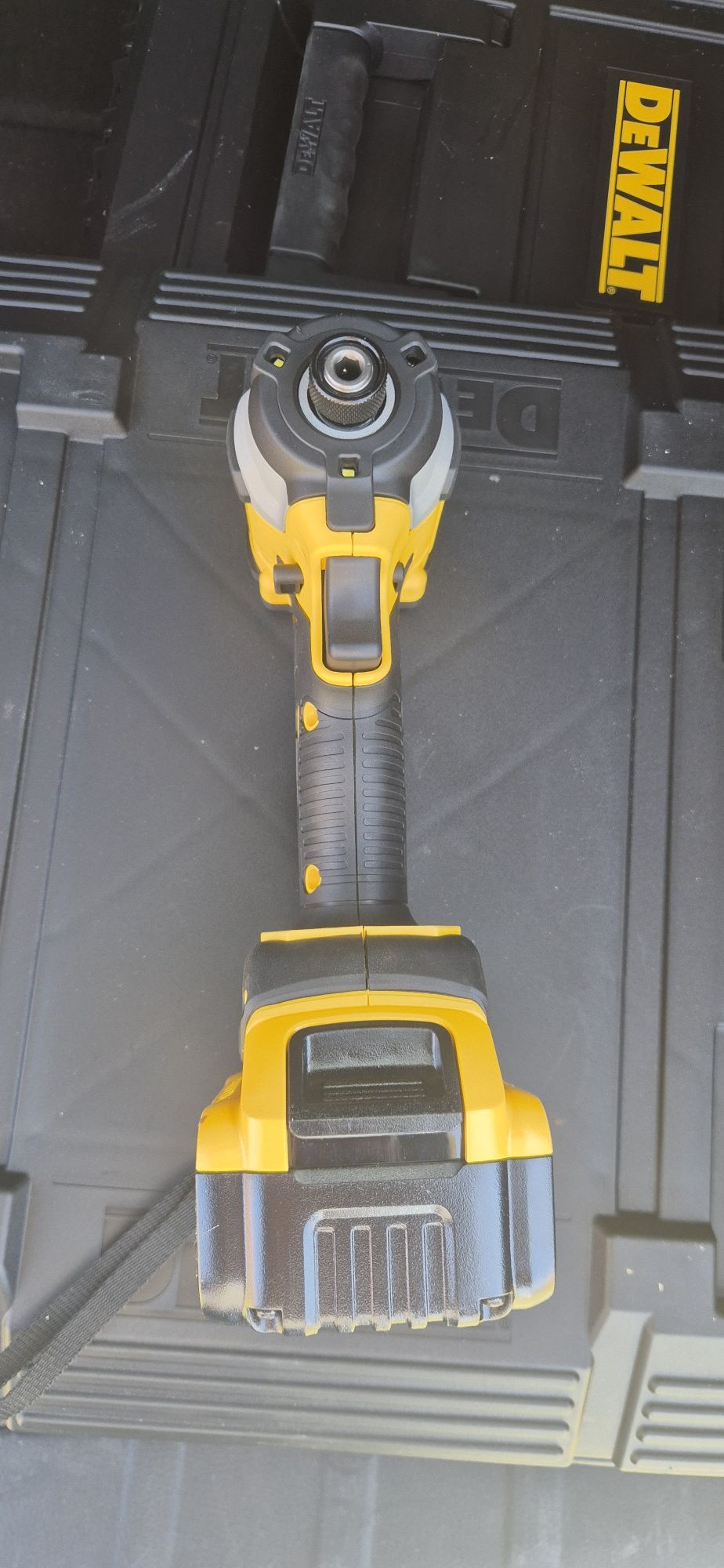 Dewalt zakrentak 18V 850