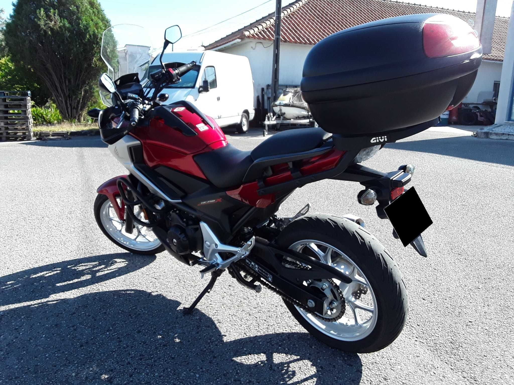 Honda NC750X só 23.000Kms