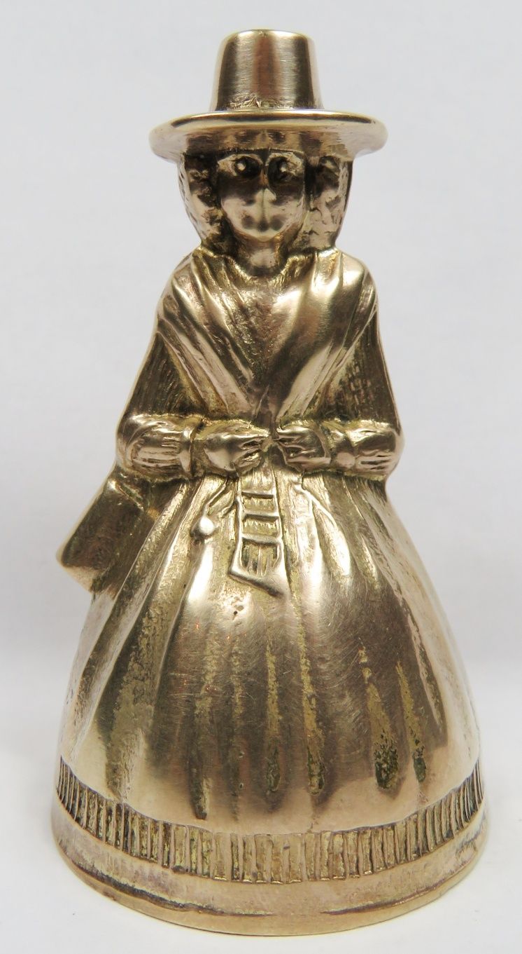 Mosiężna figurka Vintage lata 20 XX wieku Brass Welshwoman figurine