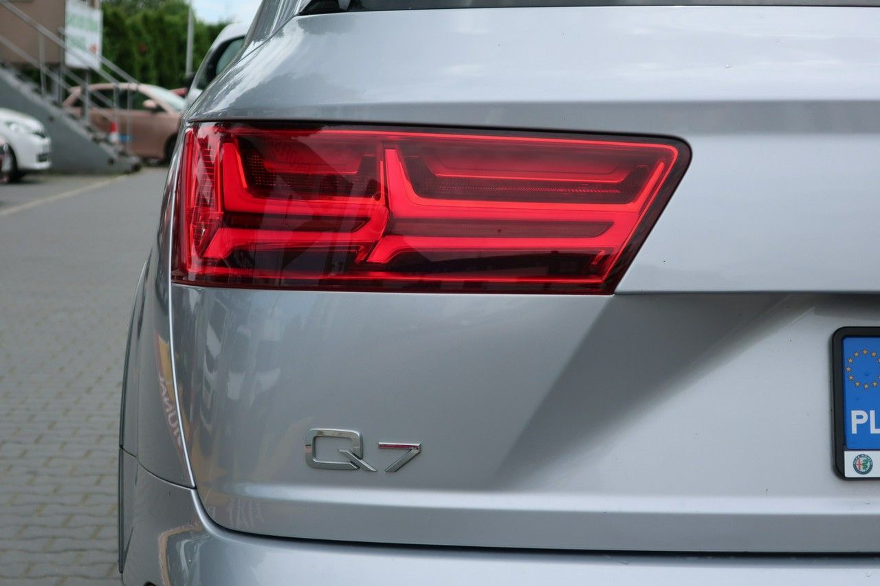 Audi Q7 2 kpl opon, krajowy, faktura VAT 23%