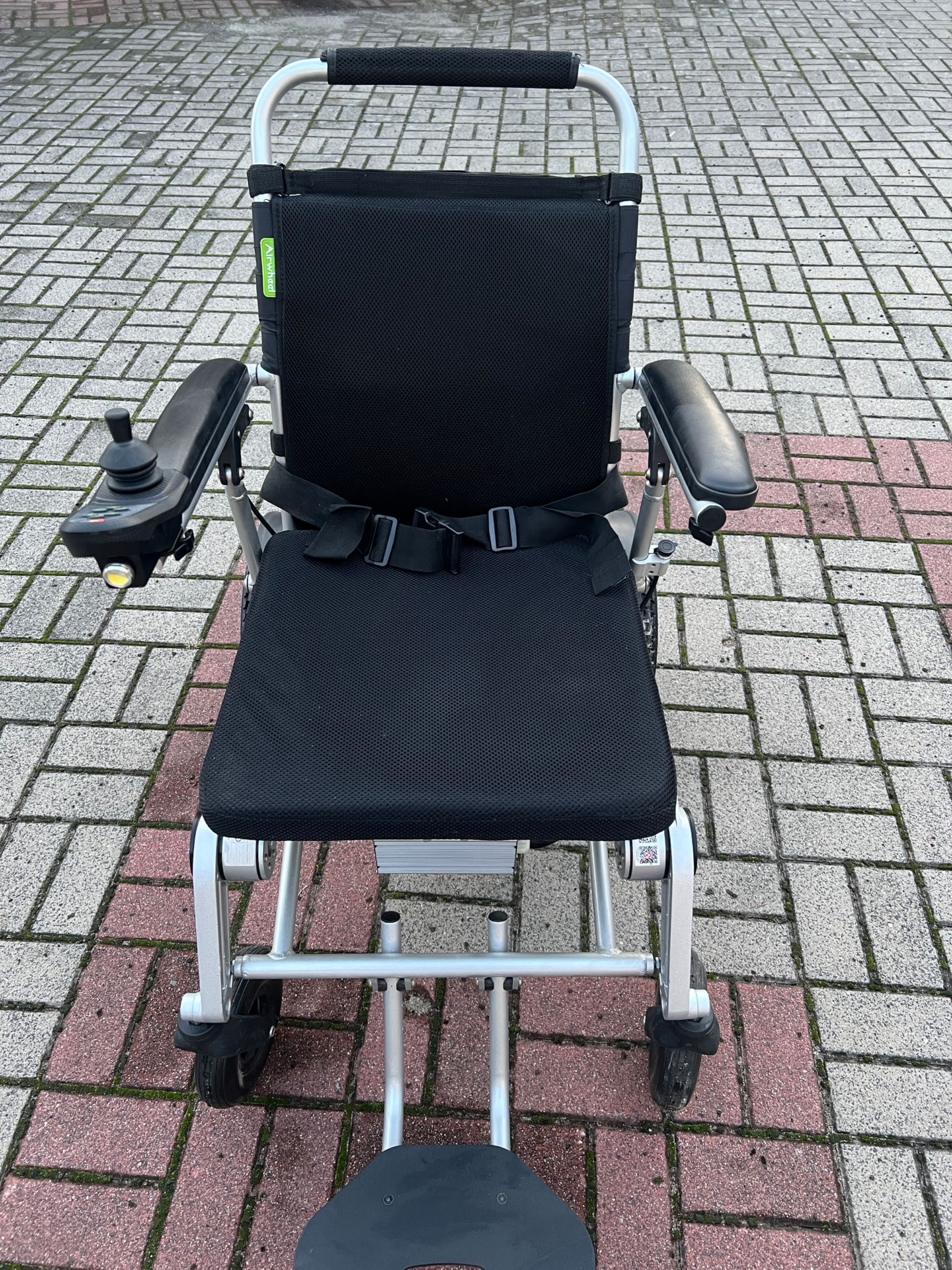 Elektryczny wózek inwalidzki airwheel.