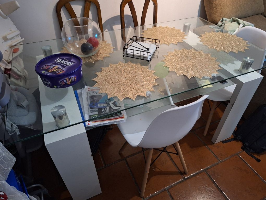 Mesa de jantar em vidro