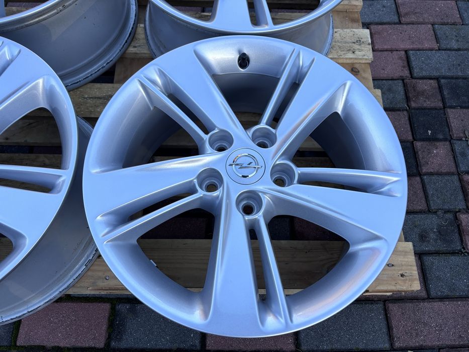 Felgi Opel Insignia Astra Zafira 5x115 7,5Jx17 ET45 czujniki Antara