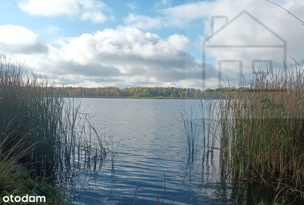 Dom nad Zegrzem z linią brzegową. Jachranka