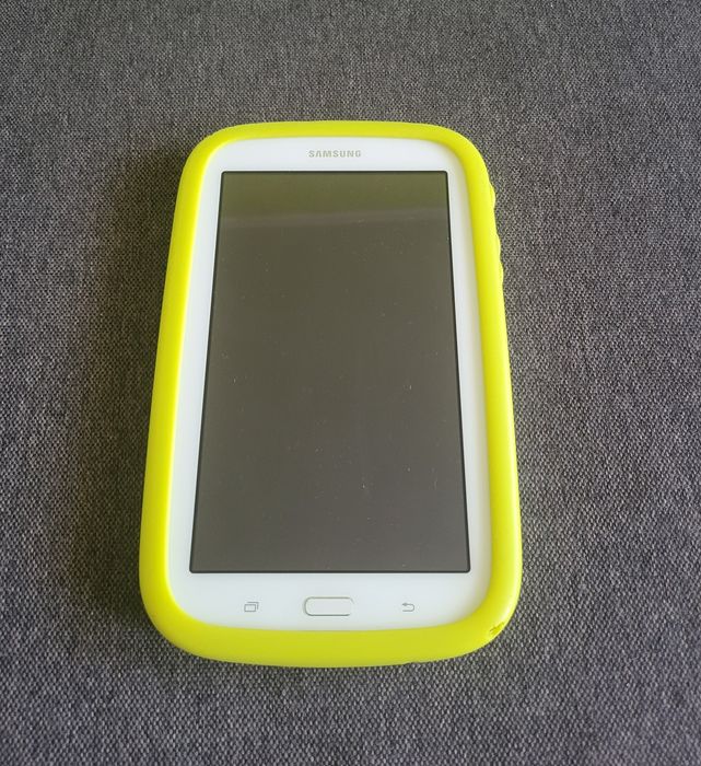 Планшет  Sumsung Galaxy Tab Elite  + чехол + клавиатура