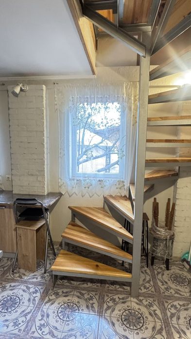 Оренда пів будинку