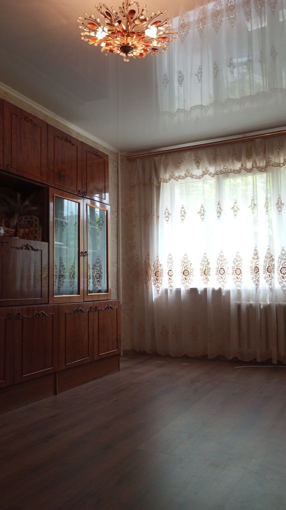Квадрат ,8 лікарня, чешка,3 кімнатна квартира