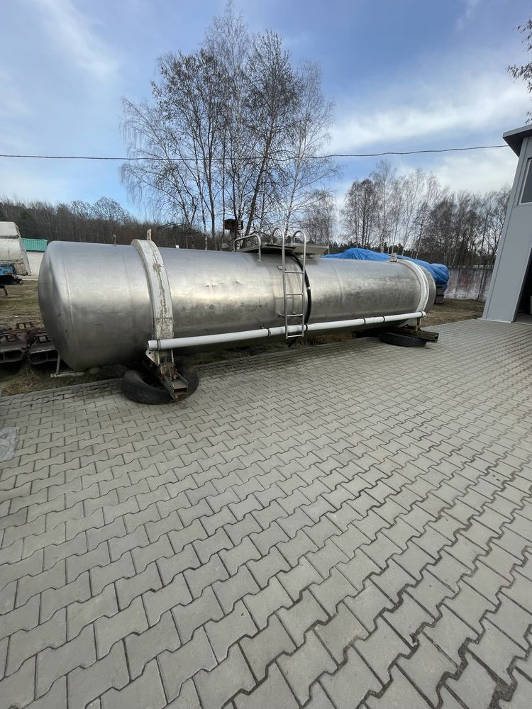 Бочка автомобільна нержавійка харчова 12 кубів