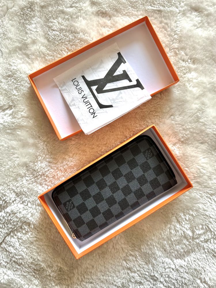 Portfel z napisem Louis Vuitton w pudełku nowy
