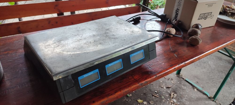 Весы электронные на 35 кг.