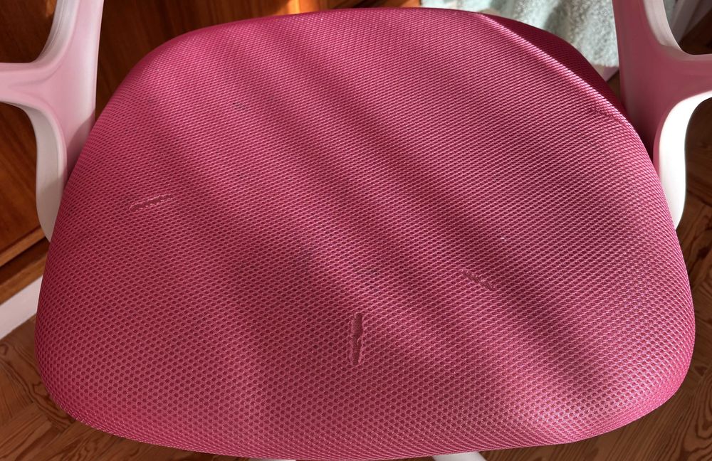 Cadeira de secretária com função de inclinação, em cor-de-rosa