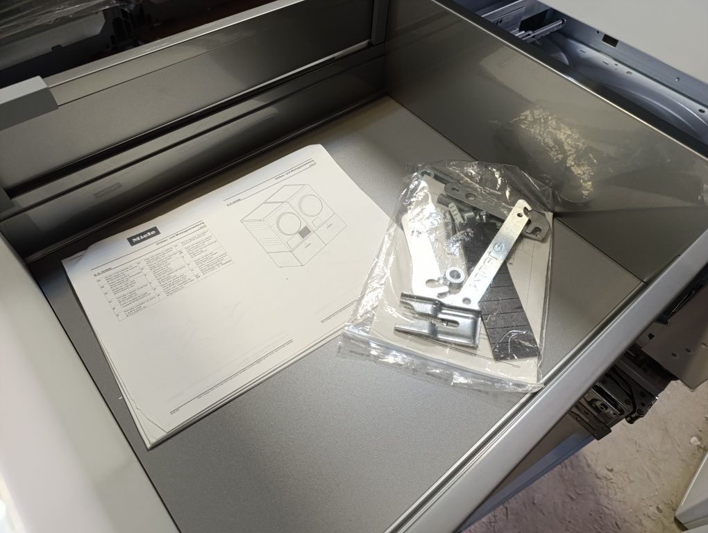 Цоколь зі скриньою (35 см) Miele WTS 510