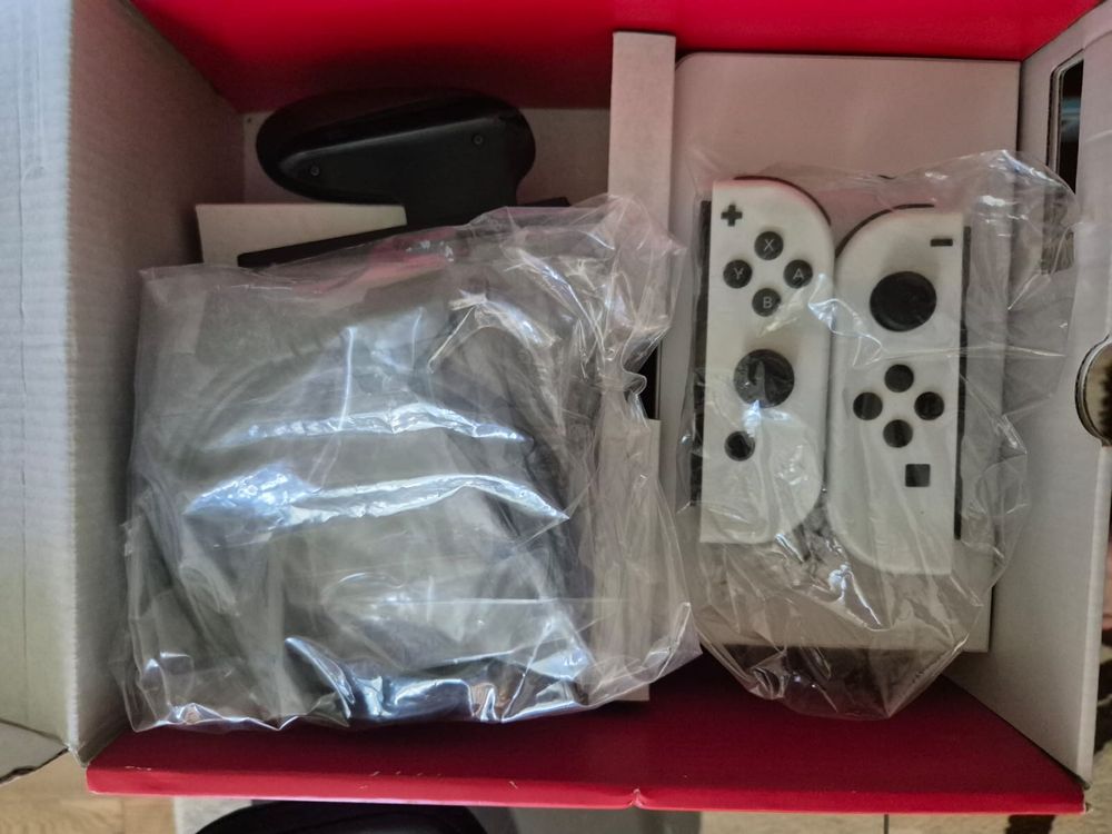 Nintendo switch oled white