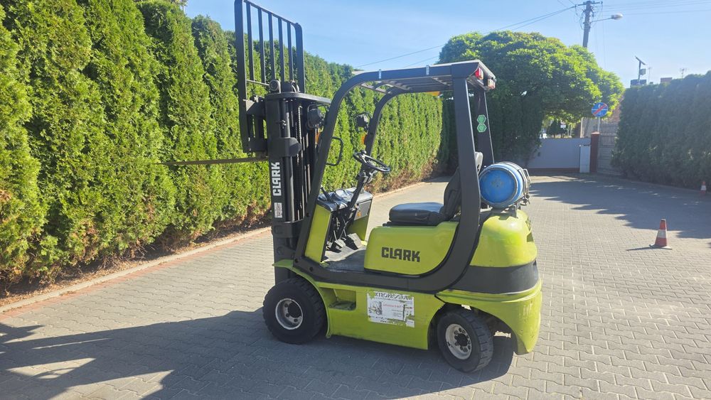 Wózek widłowy Clark Cmp 15 triplex wolny skok widlak gazowy