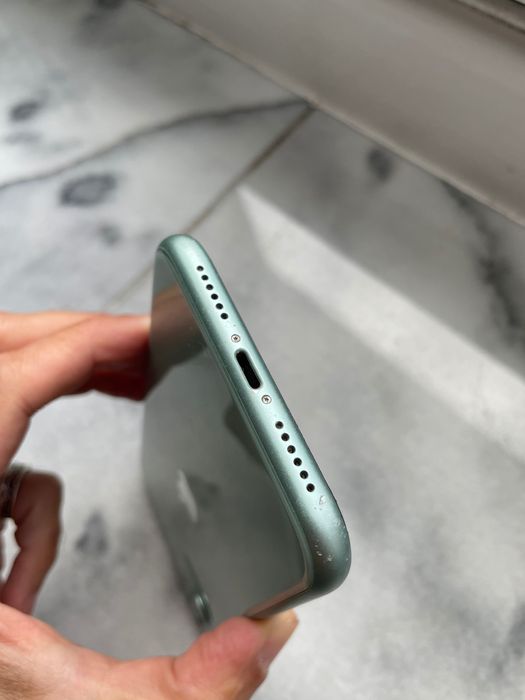 iPhone 11 128gb light green + 6 case