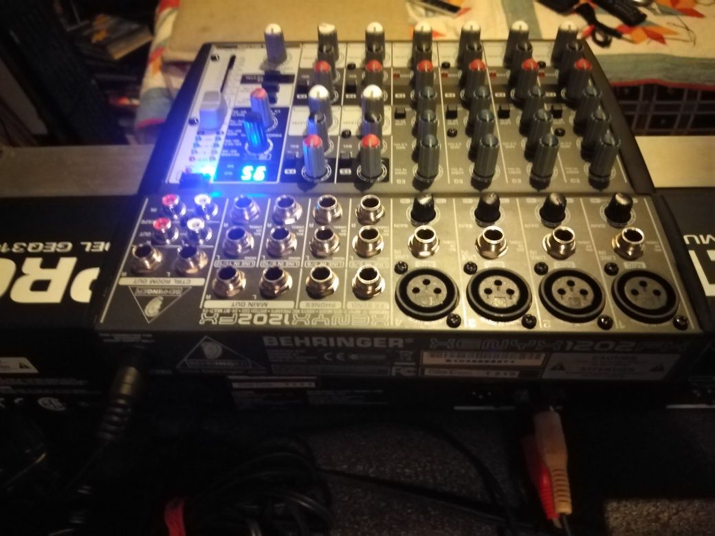 Mesa de mistura behringer Mod Xenix 1202