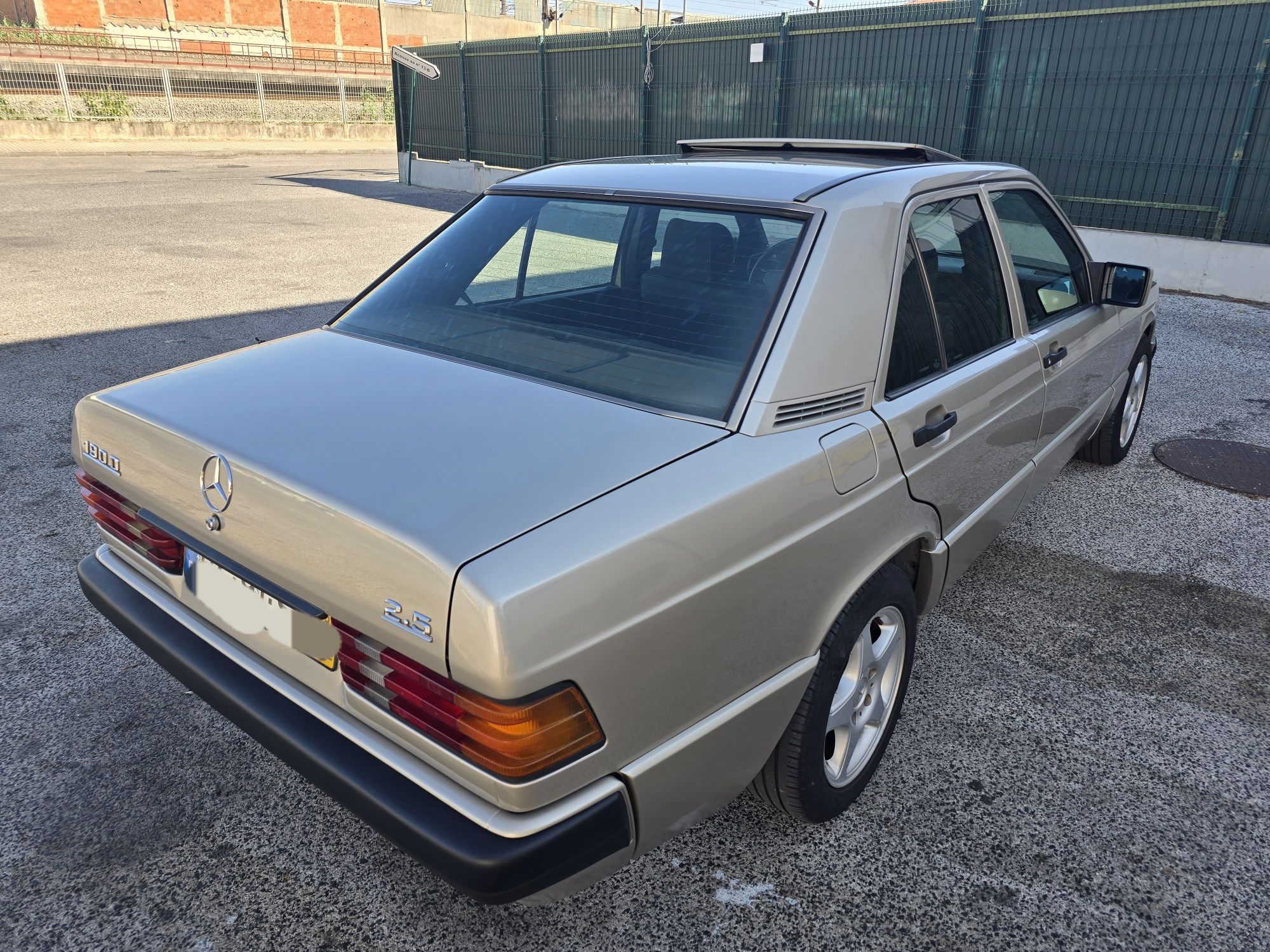 Mercedes Benz 190D 2.5