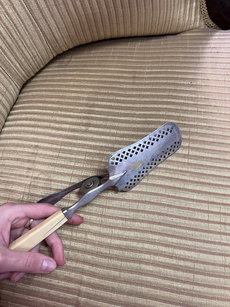 Лопатка серебряная с ручкой из кости