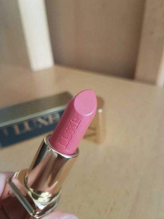 Szminka Luxe Polished Rose Avon nowa prezent