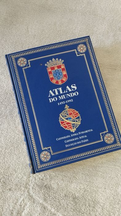 Vendo Atlas do mundo