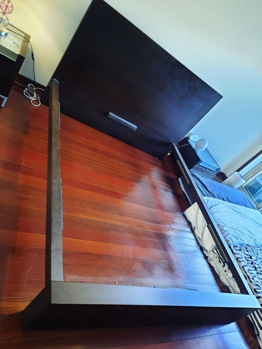 Cama casal venge, maciça, estrado e colchão