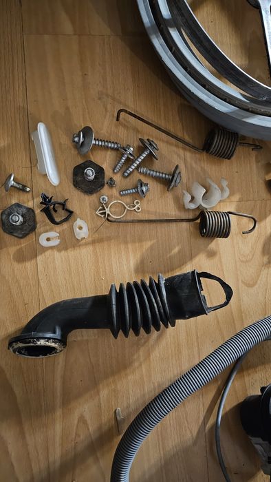 Części zamienne do pralki Indesit IWSE 5125 drzwi sprężyna szudlada