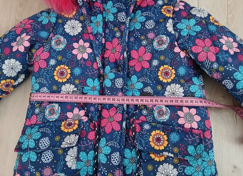 Зимова куртка на дівчинку