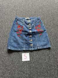 Spodnica mini jeansowa z guzikami haftem stradivarius 36 s