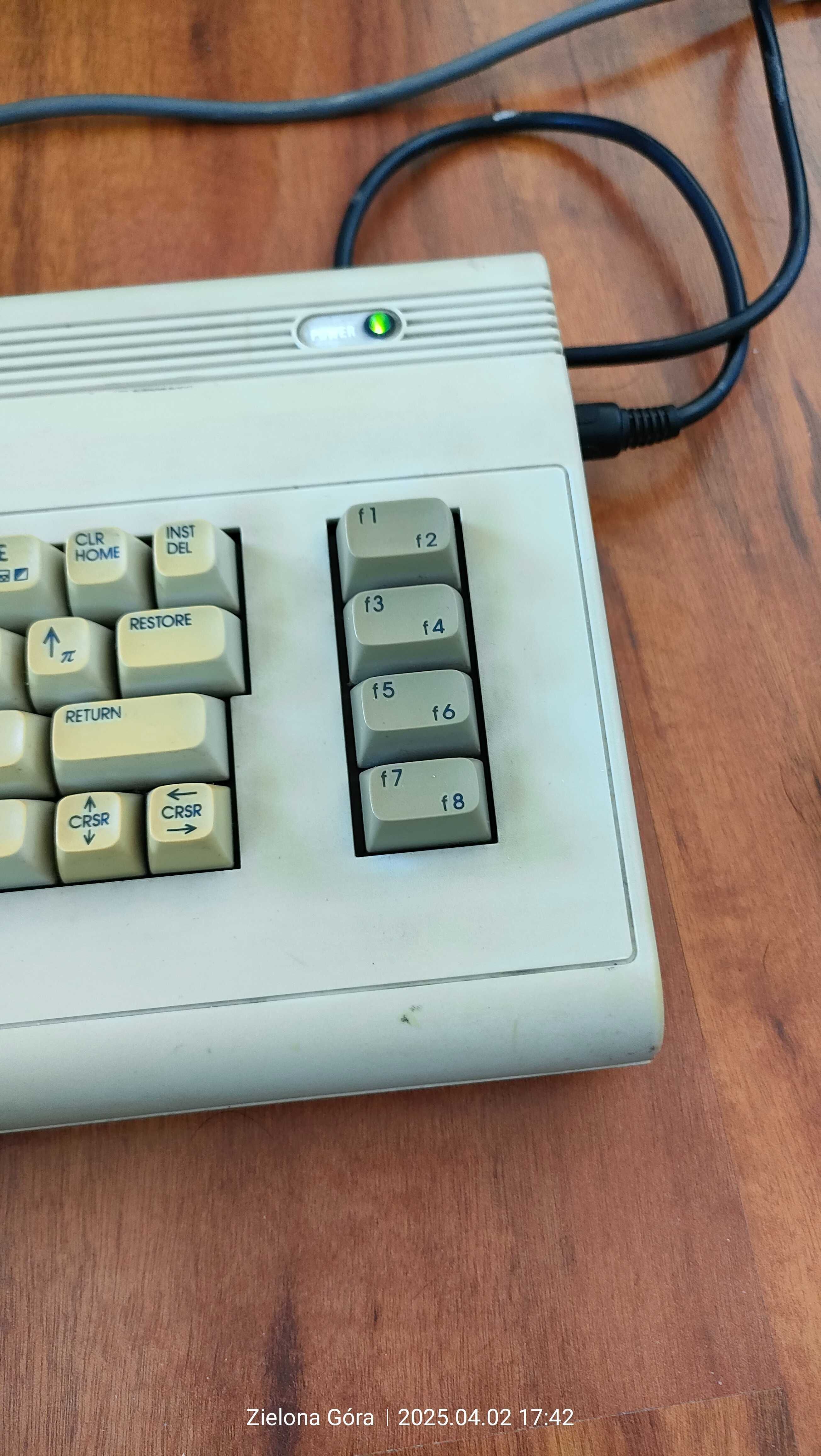 Komputer Commodore C64G, magnetofon, joystick, 2 kontrolery BlackBox 8