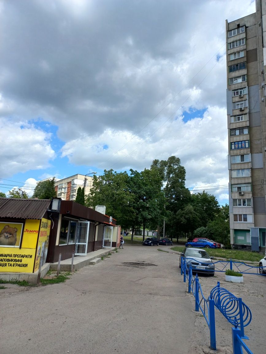 Новий торгівельний павільйон на Нових Будинках