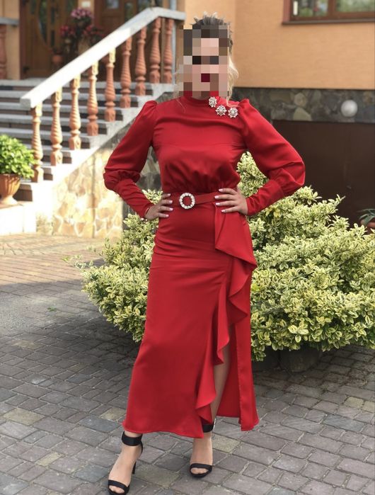 Плаття атласне.