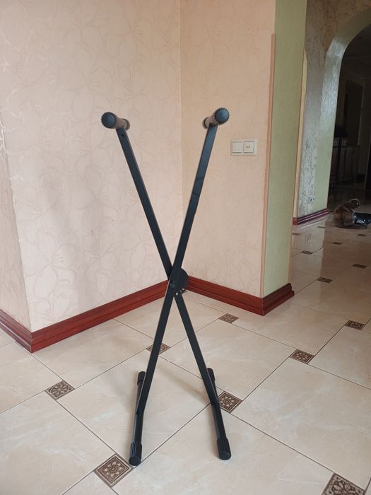 Стійка до синтезатора