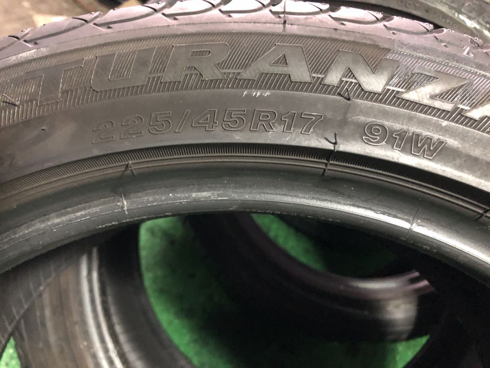 Шини резина 225\45R17 Bridgestone.