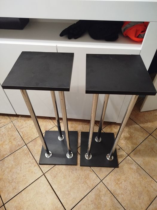 Stojaki pod kolumny, kwiaty - 2szt. Czarne. Tanio.