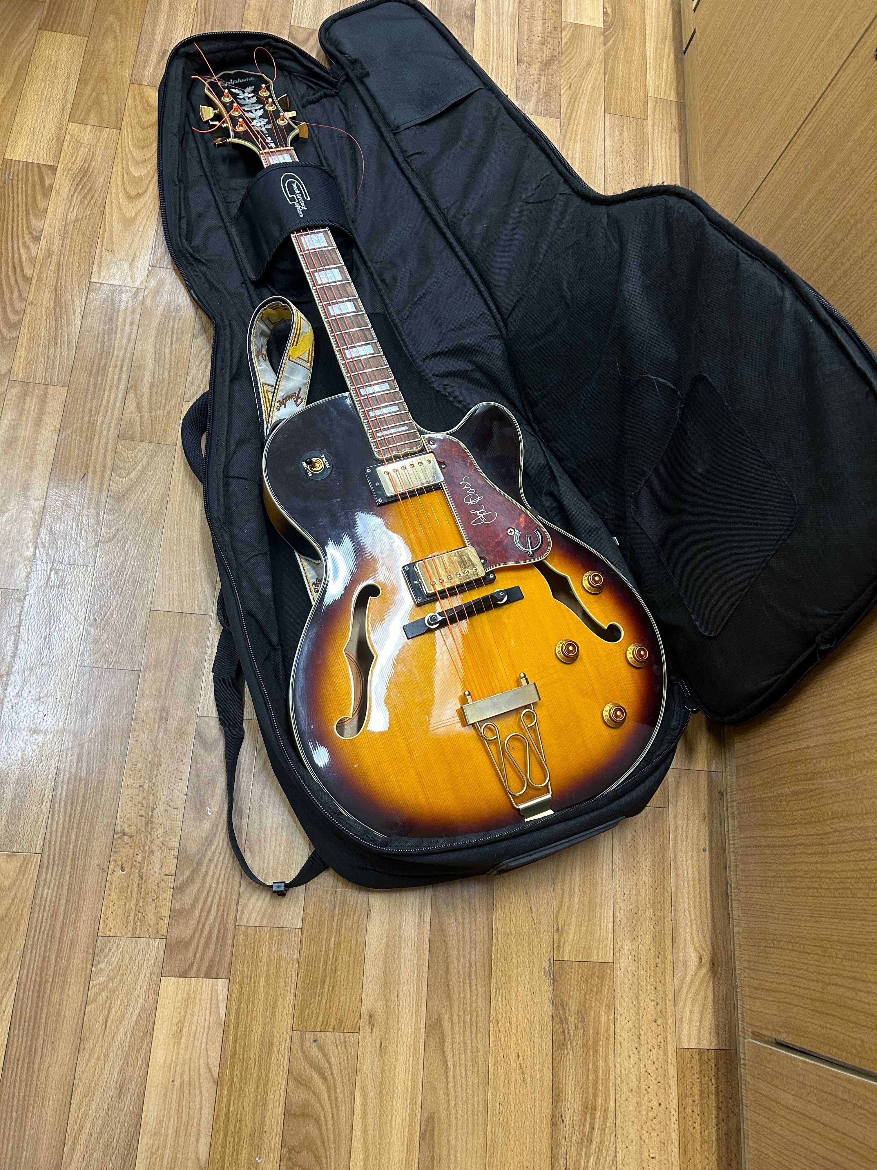 Epiphone emperor ii vs Joe Pass