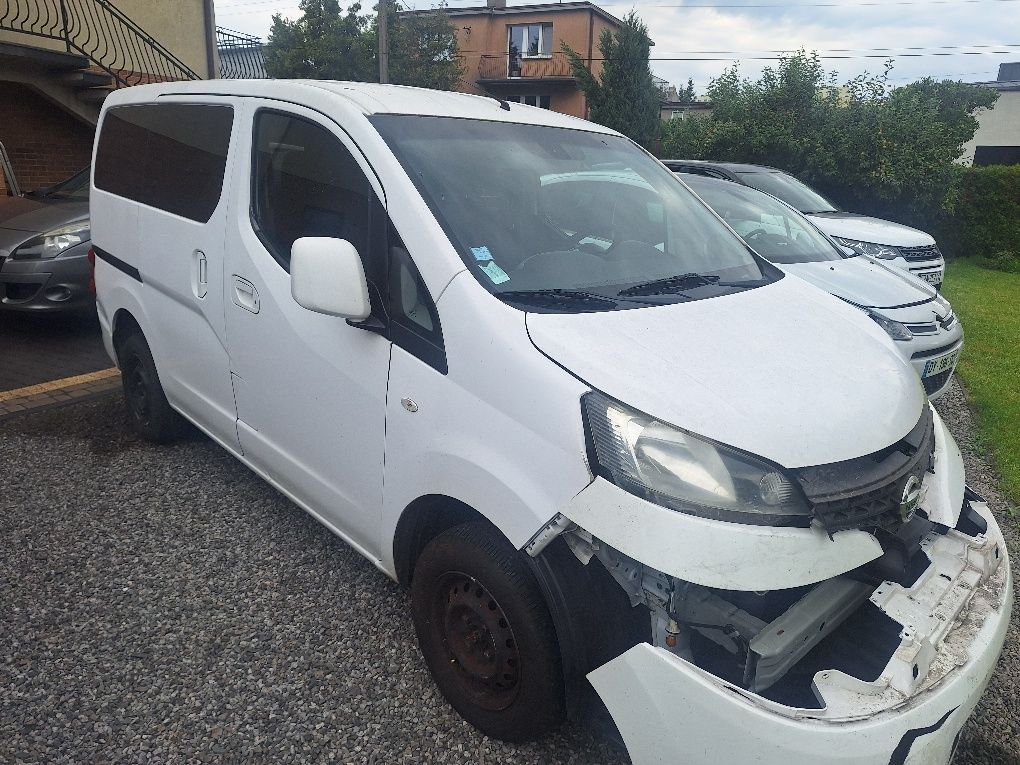 Nissan NV 200, uszkodzenia jak na zdjęciach