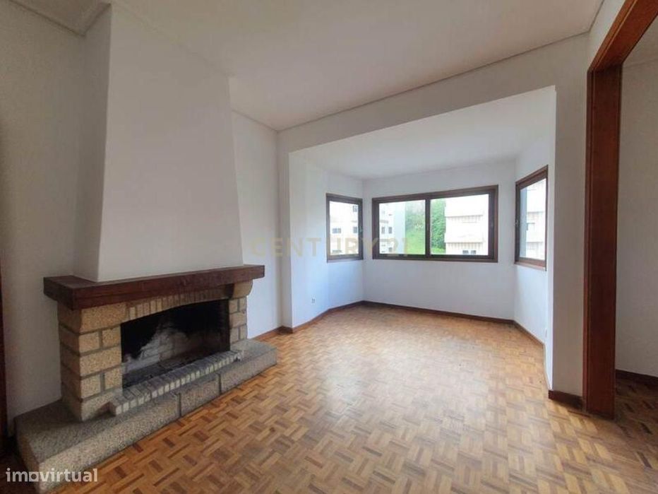 Apartamento T4 com Garagem Box à Venda em Guimarães – Rua São Gonçalo,