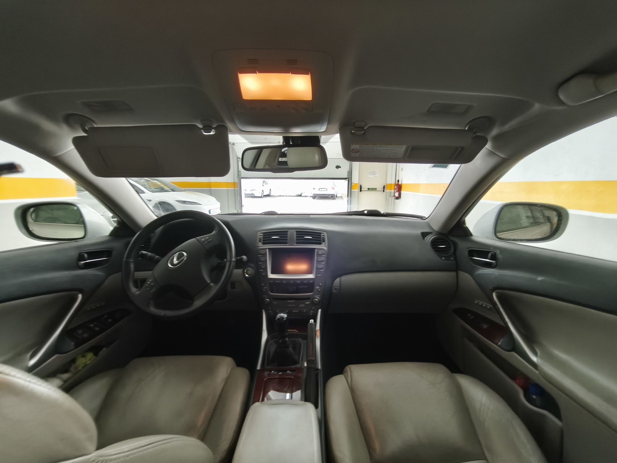 Lexus is220d impecável