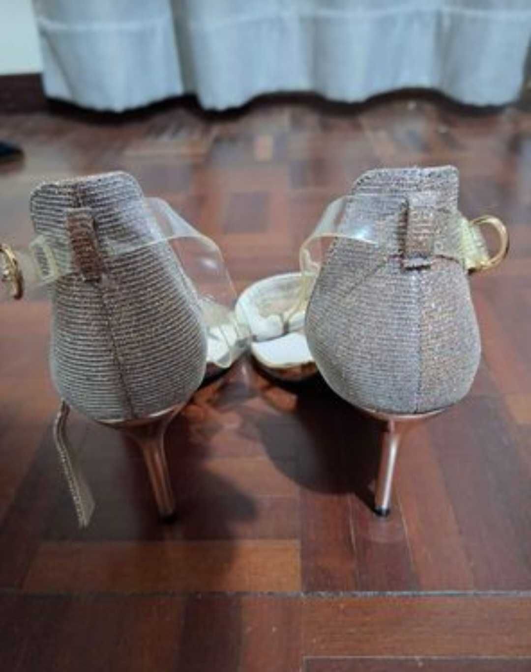 Sapatos senhora novos