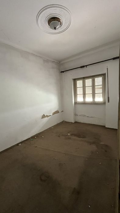 Moradia anos 60 para remodelar com 630m2 de terreno