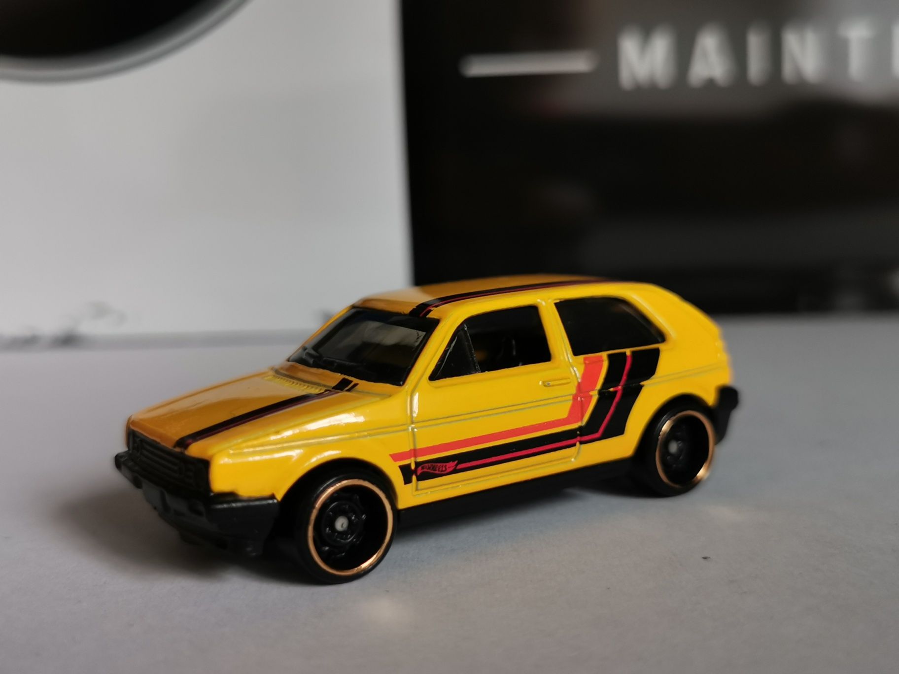 Golf 2 hot wheels żółty