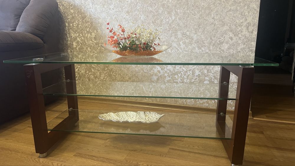 Журнальный стеклянный стол