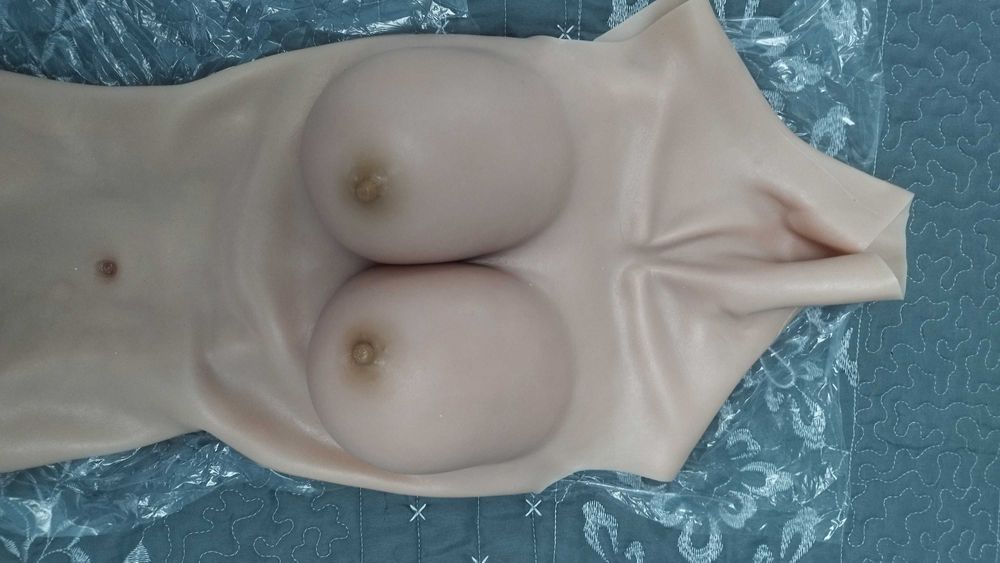 Силиконовая грудь костюм