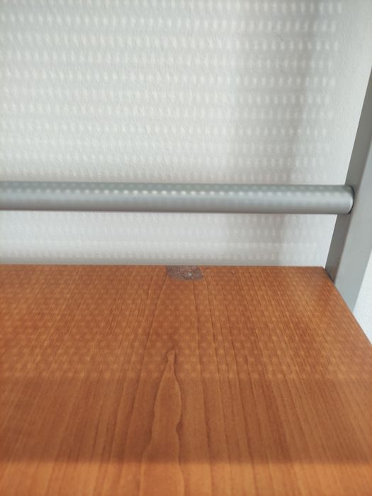 Secretária com prateleiras