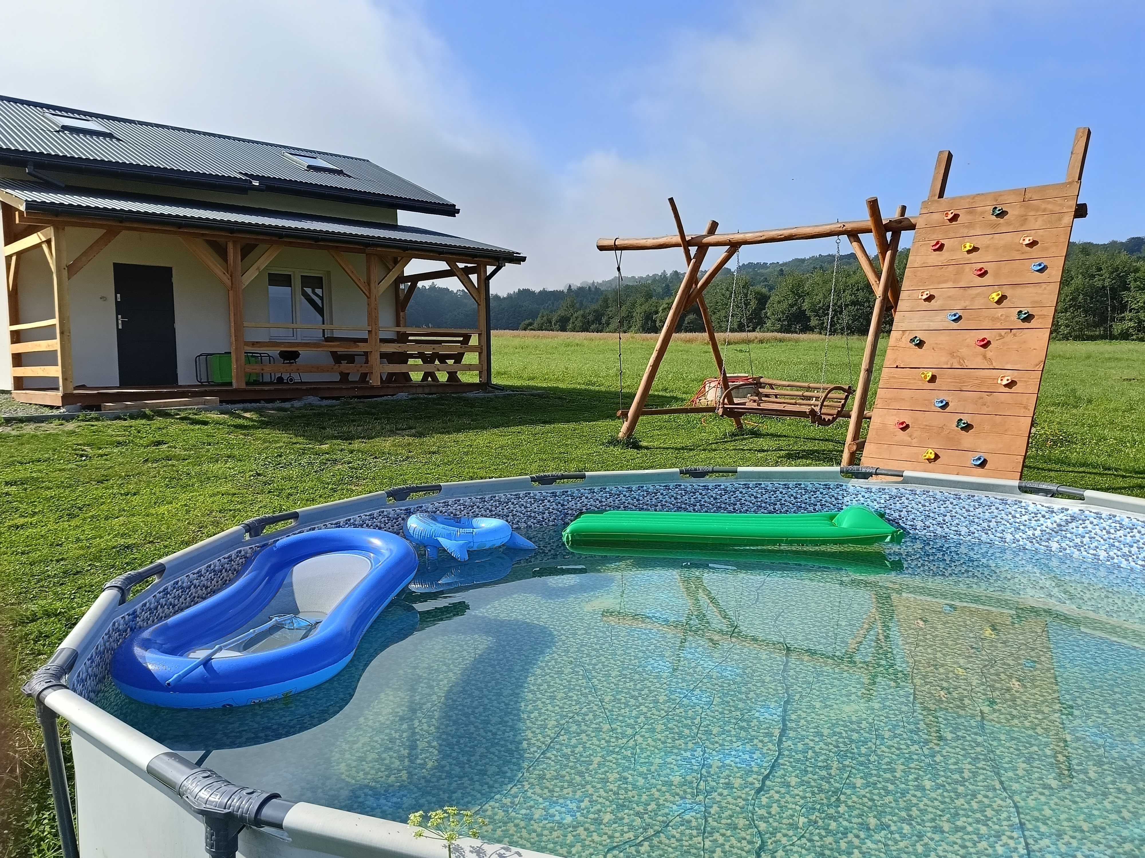 Domek nad stawem , las ,jacuzzi ,łowisko wędkarskie, Bieszczady