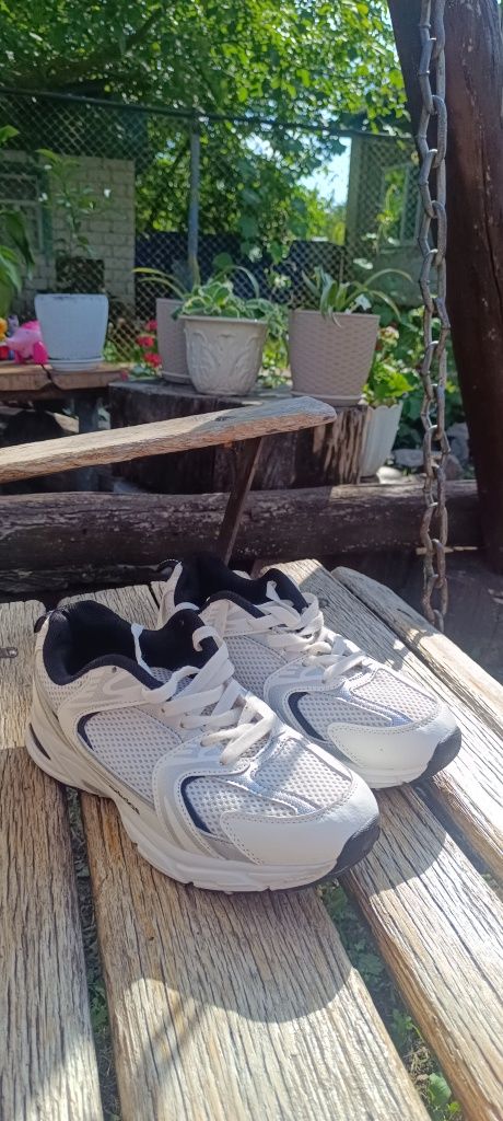 Кросівки 42 adidas