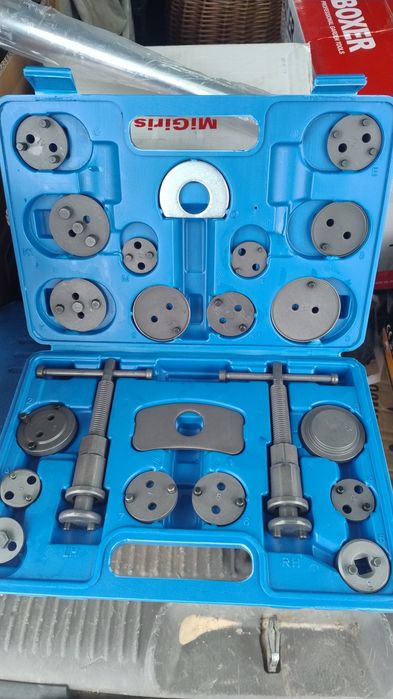 Klucze do tłoczków hamulcowych 22 sztuki + walizka